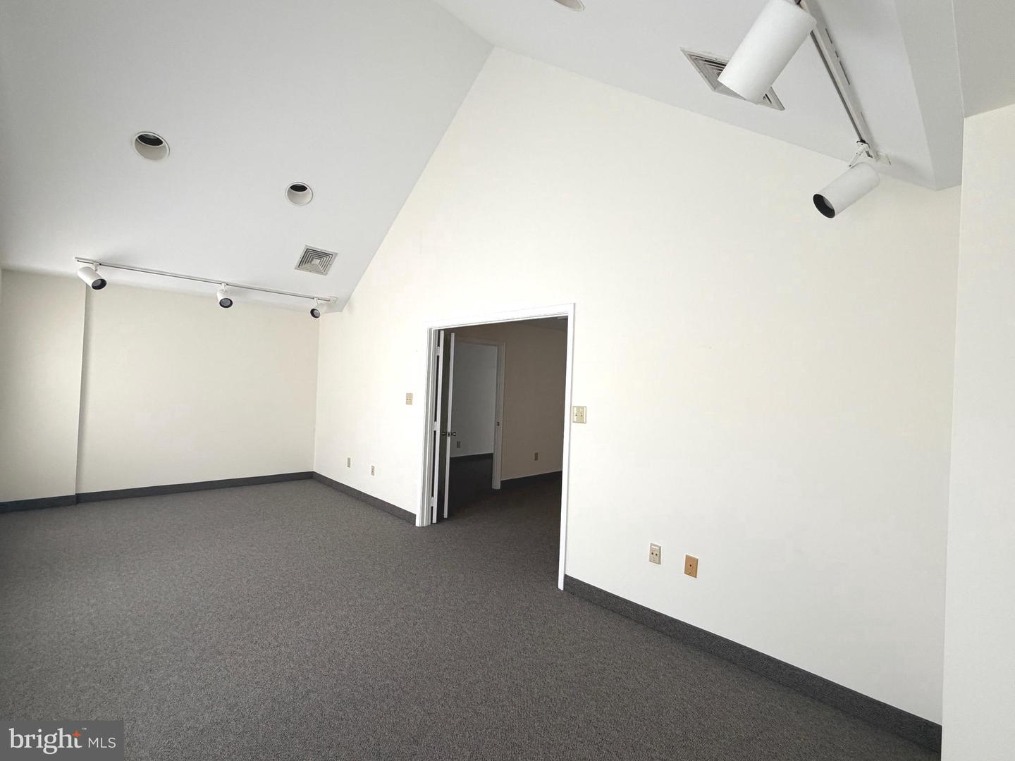 9675 Main St #d Property Photo 3