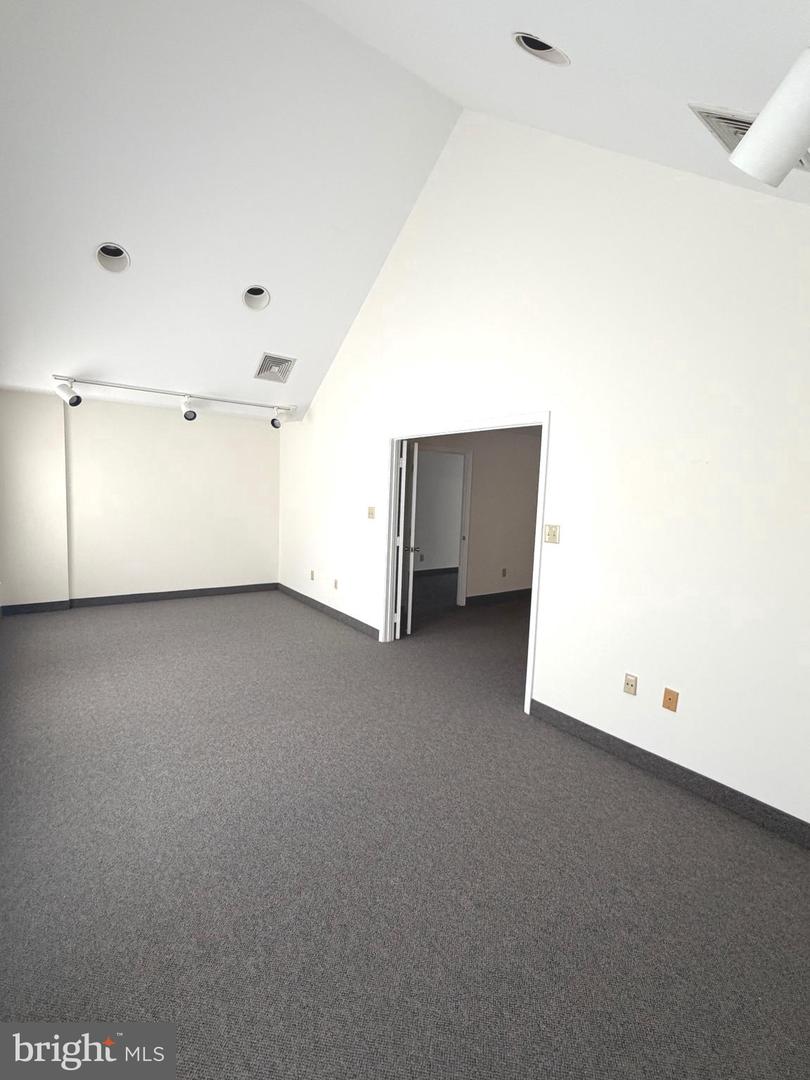 9675 Main St #d Property Photo 4