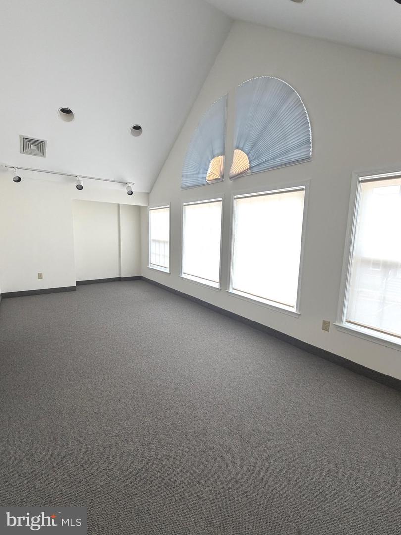9675 Main St #d Property Photo 5