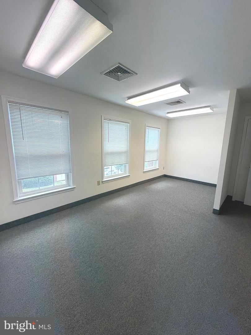 9675 Main St #d Property Photo 6