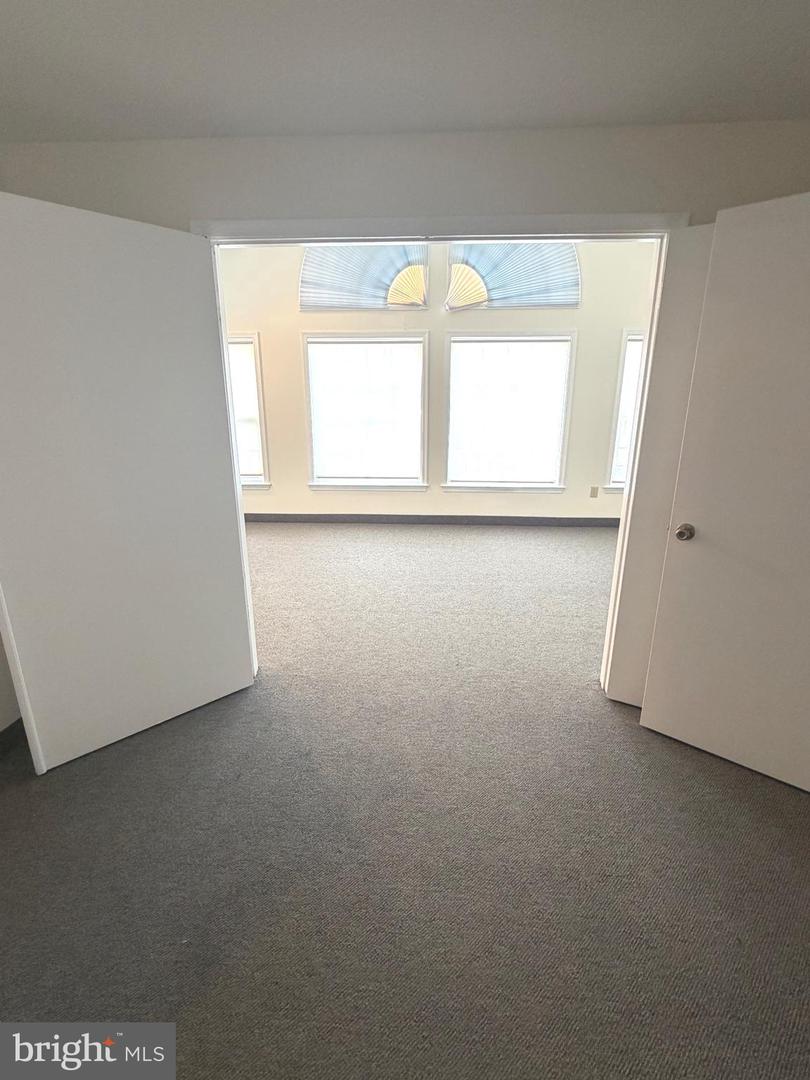 9675 Main St #d Property Photo 7