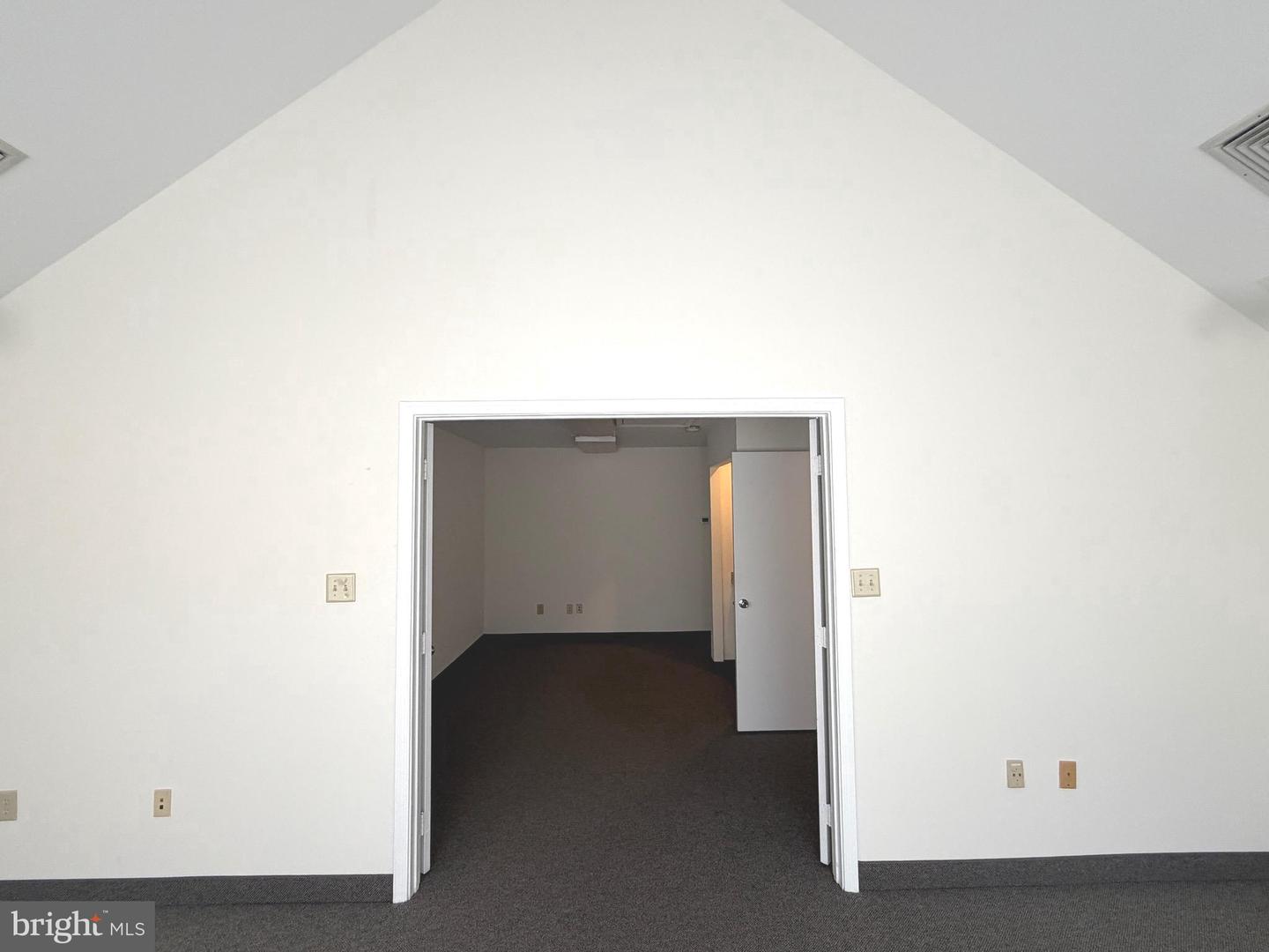 9675 Main St #d Property Photo 8