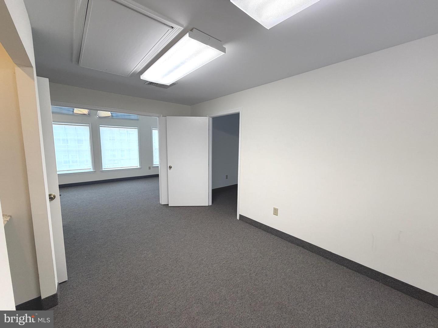 9675 Main St #d Property Photo 9