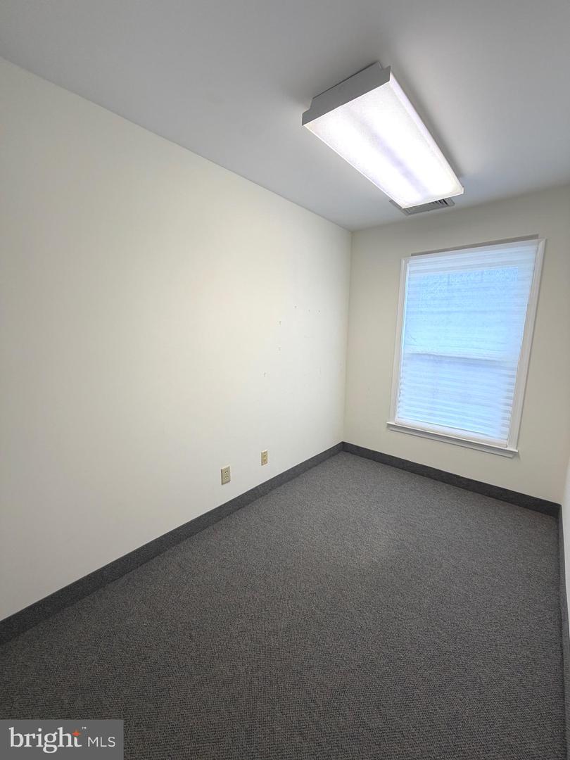 9675 Main St #d Property Photo 11