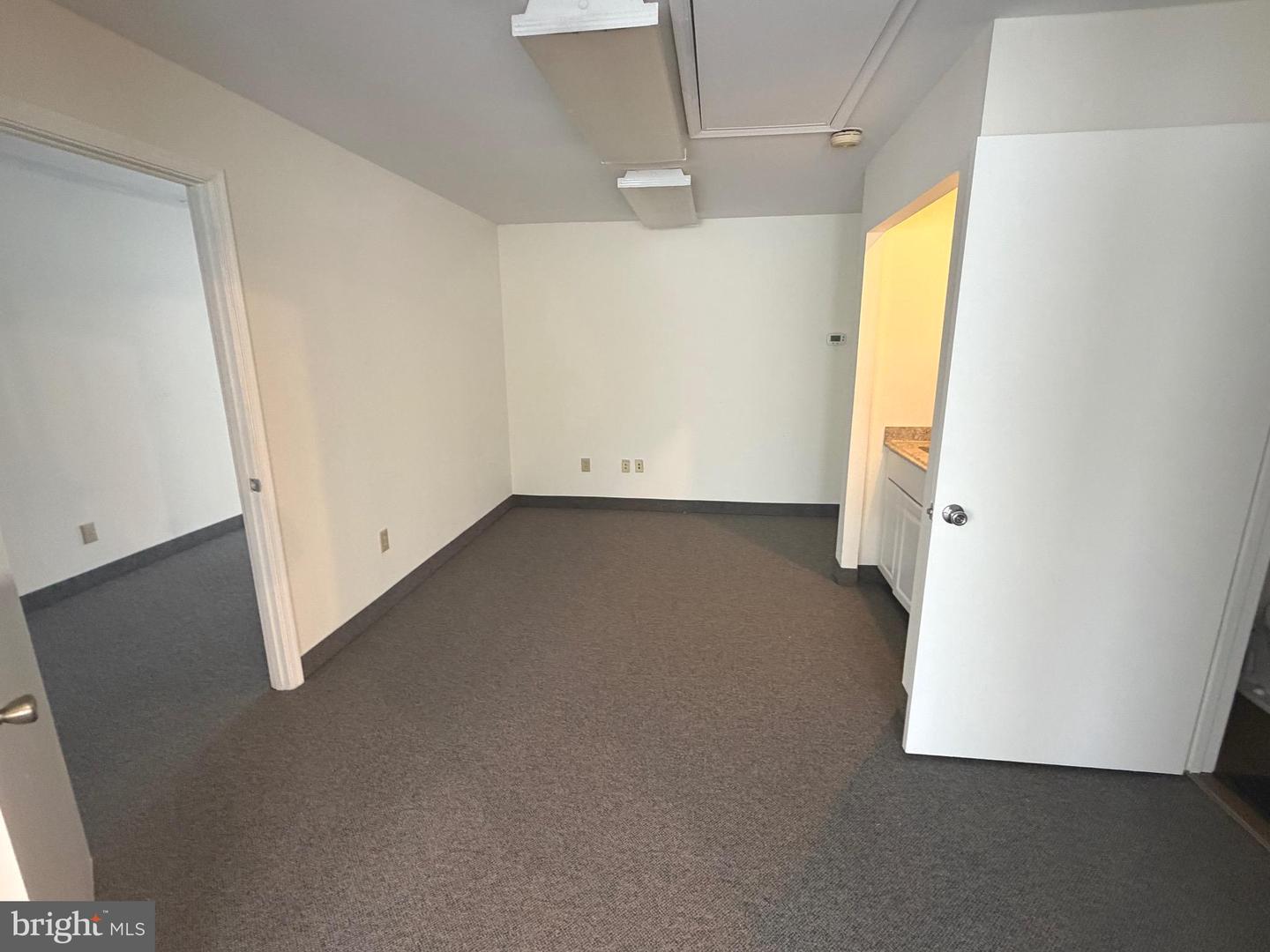 9675 Main St #d Property Photo 12