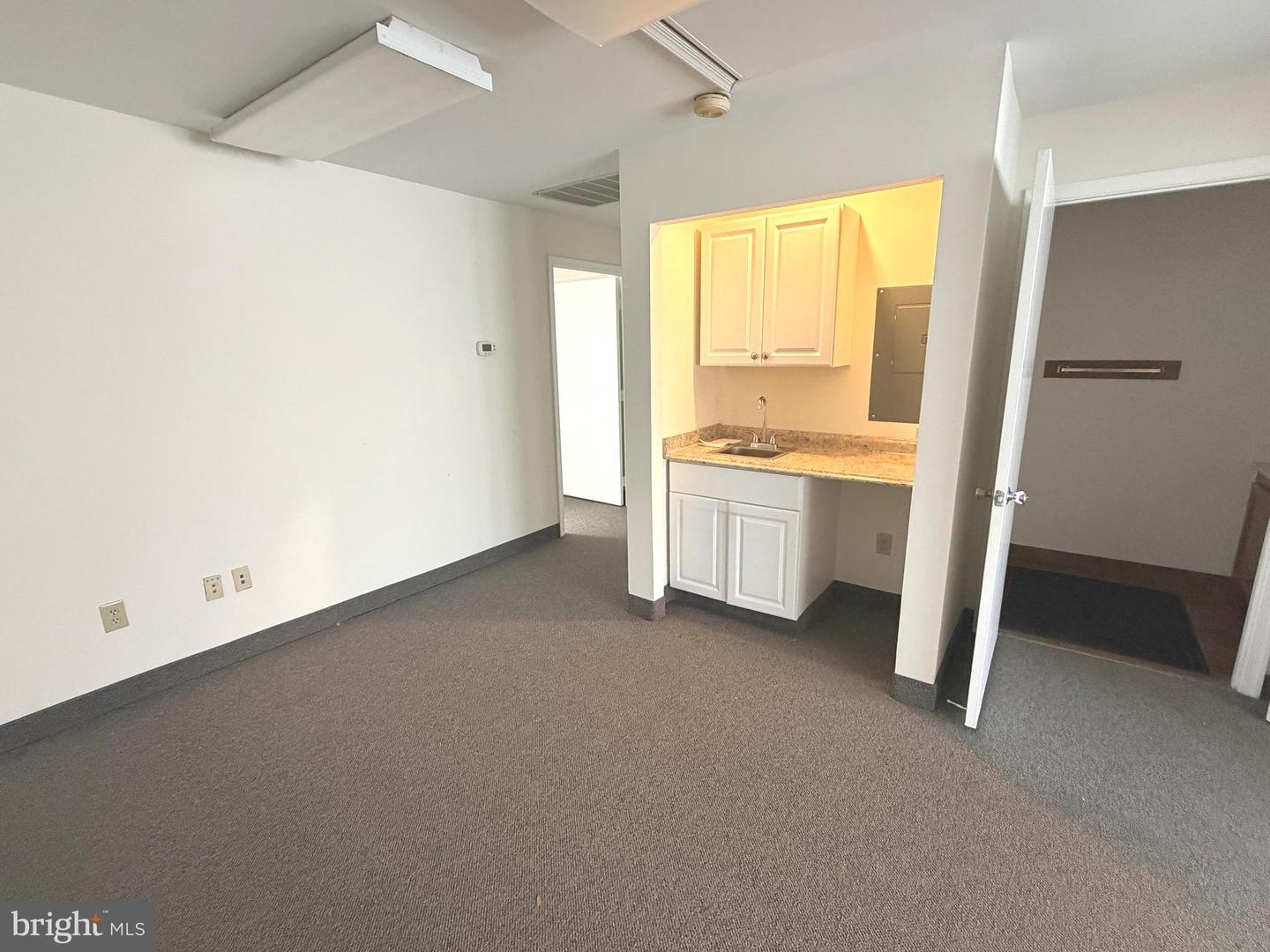 9675 Main St #d Property Photo 13