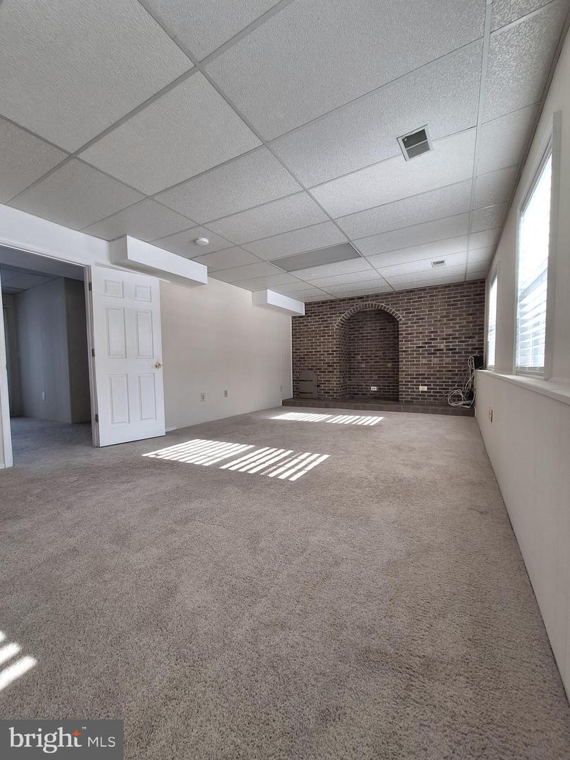10506 Oak Pl Property Photo 6