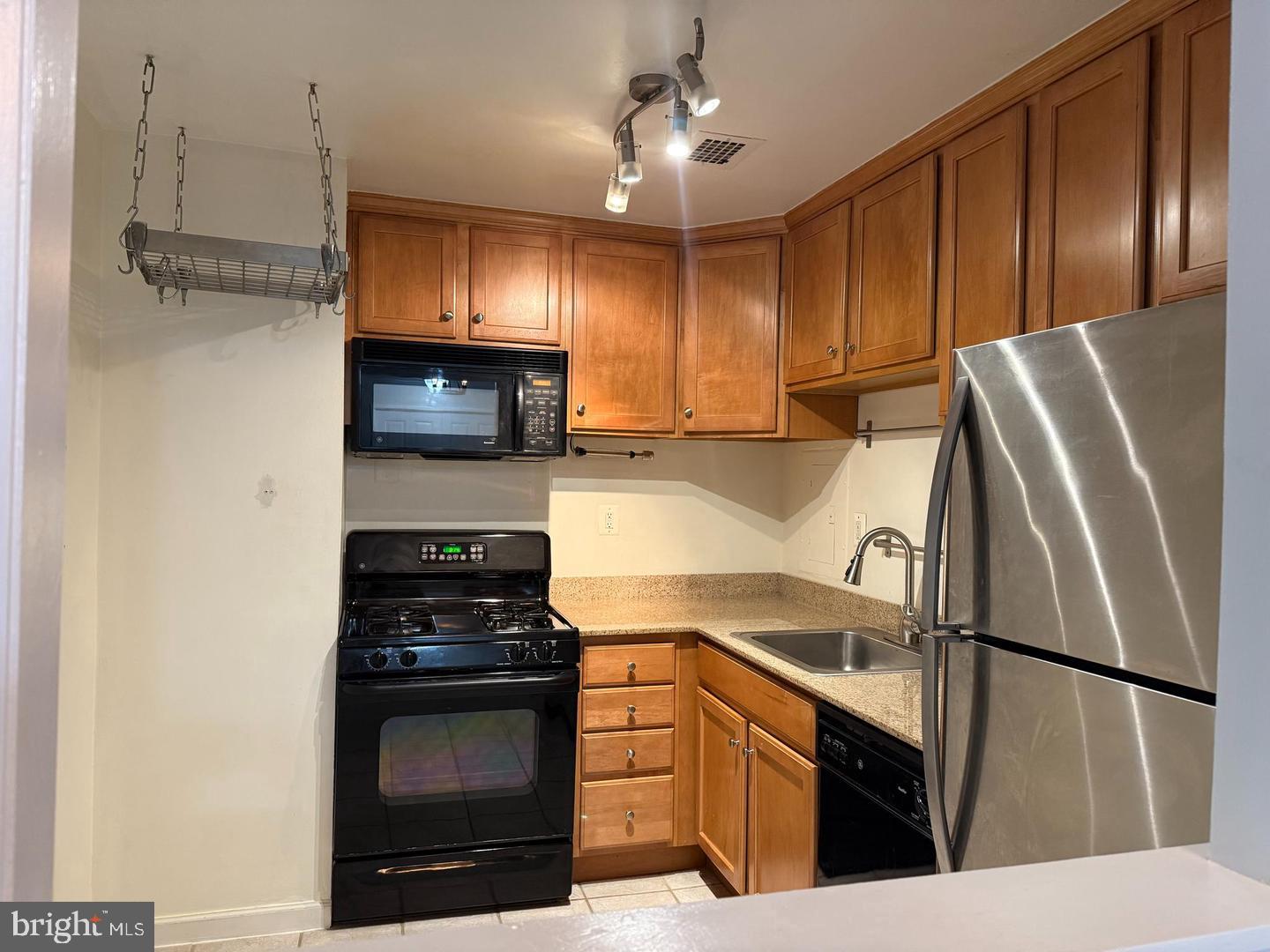 10570 Main St #220 Property Photo 16