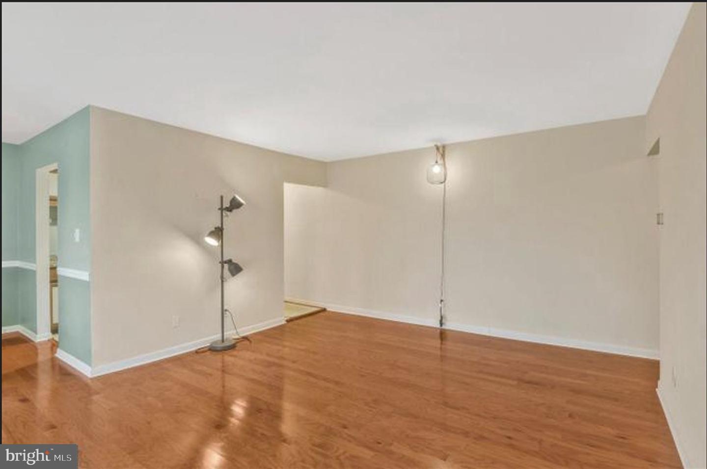 3846 Lyndhurst Dr #302 Property Photo 6