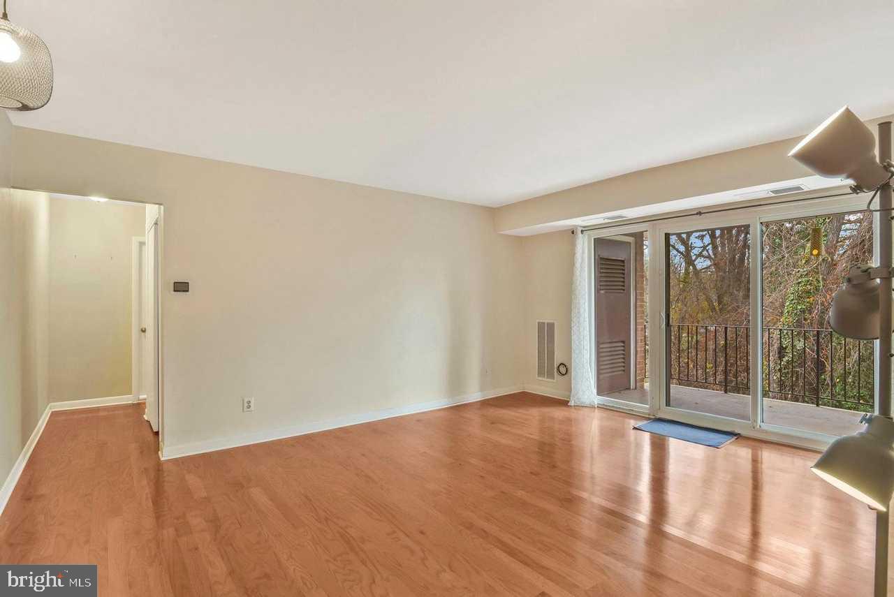 3846 Lyndhurst Dr #302 Property Photo 7