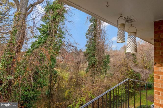 3846 Lyndhurst Dr #302 Property Photo 16