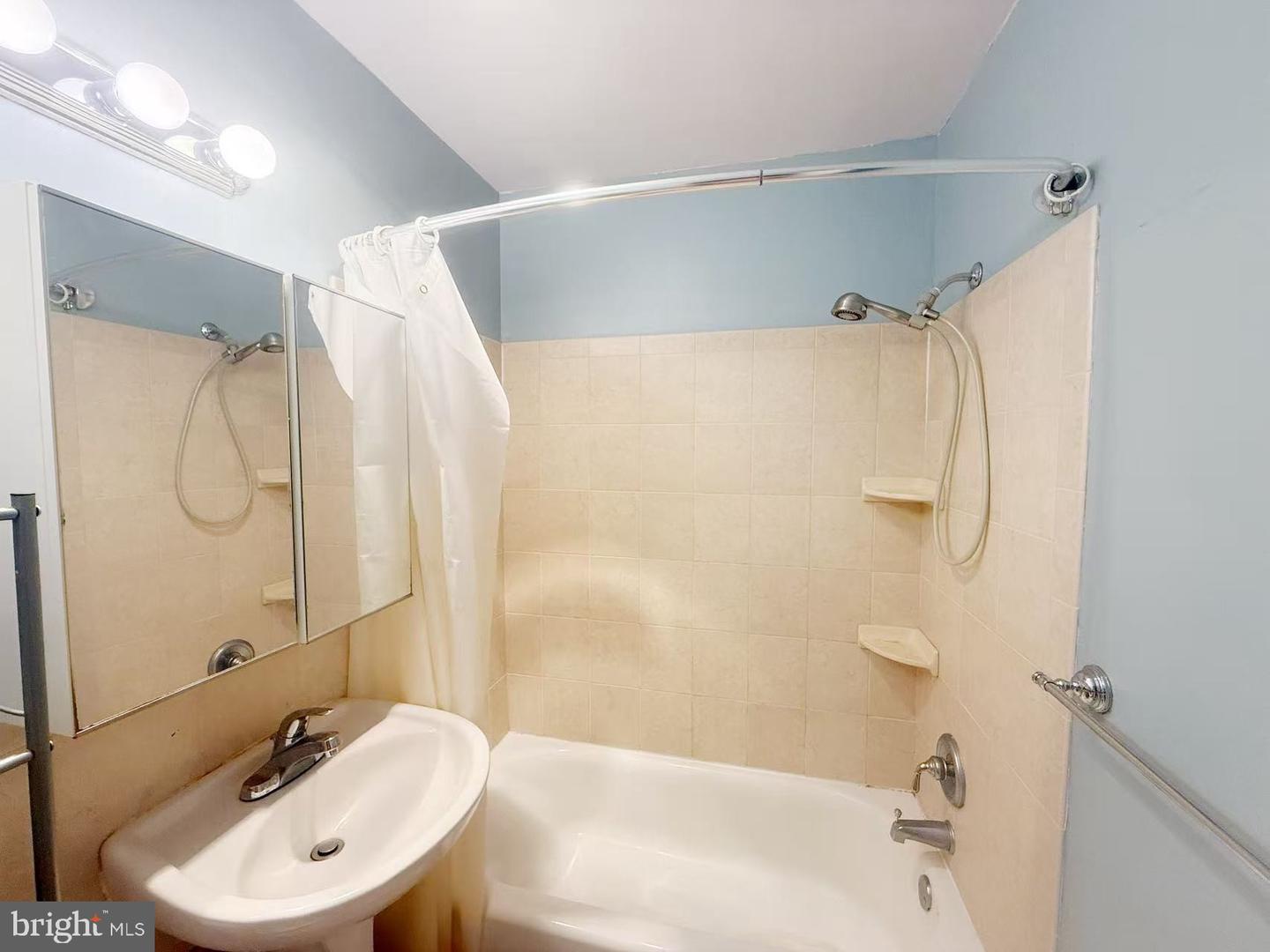 3846 Lyndhurst Dr #302 Property Photo 21