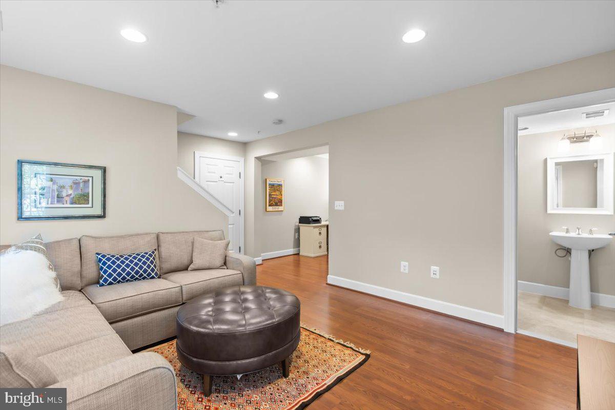 4057 Glendale Way Property Photo 32
