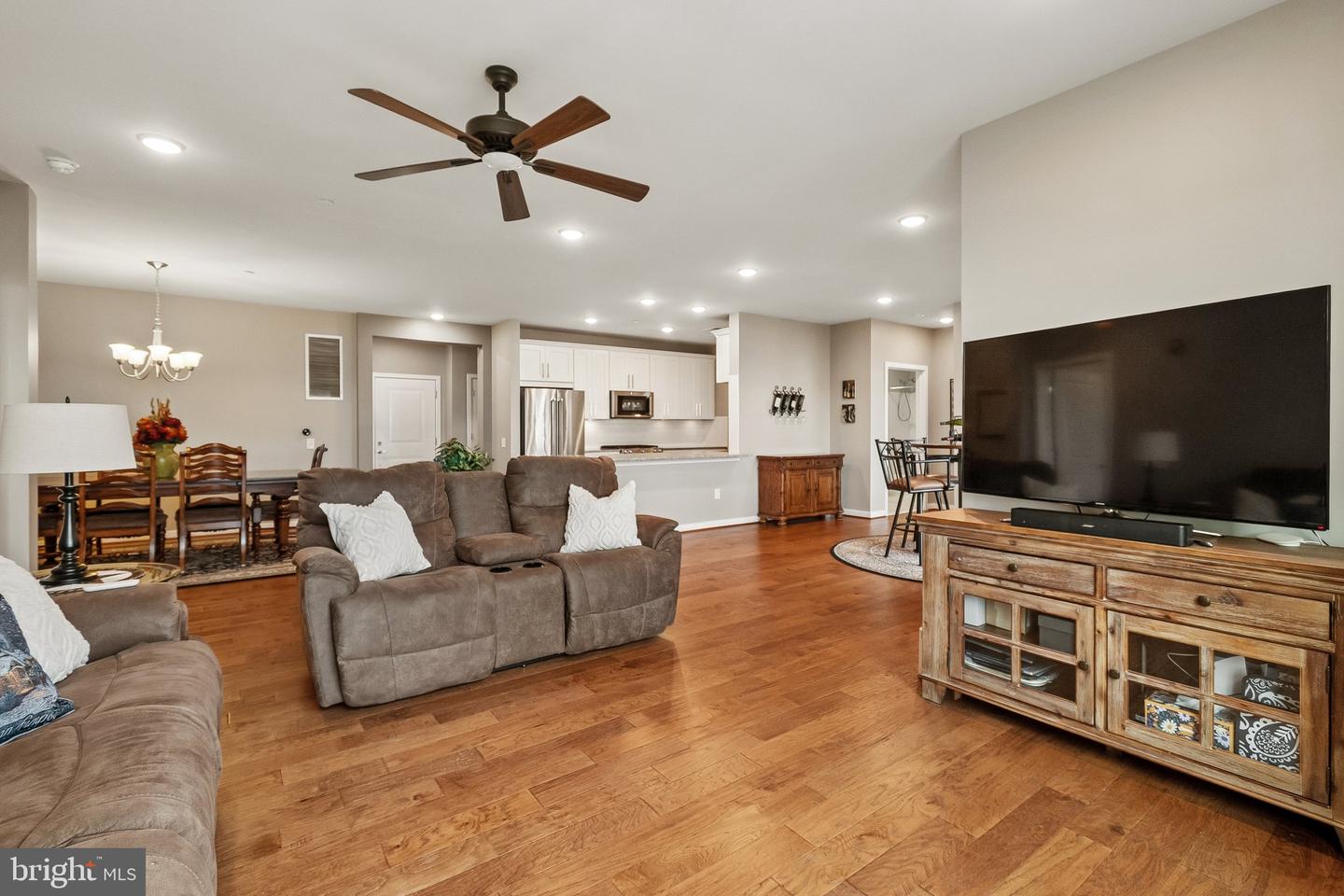 3989 Norton Pl #402 Property Photo 11