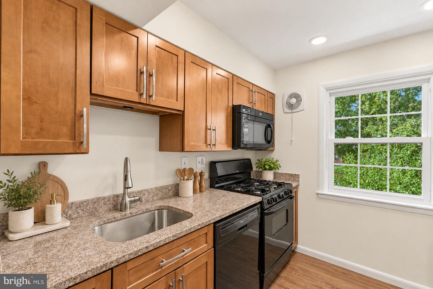 9479 Fairfax Blvd #302 Property Photo 5