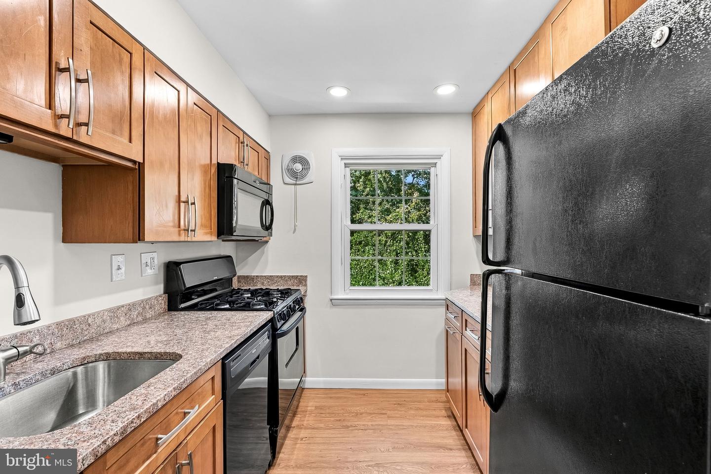 9479 Fairfax Blvd #302 Property Photo 7
