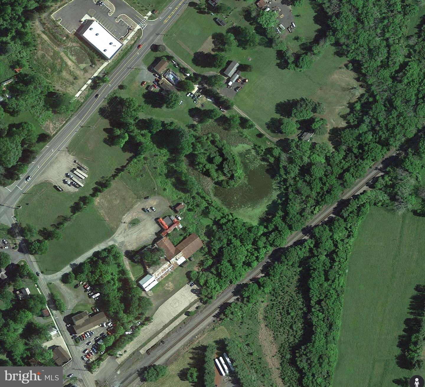 9223 Elk Run Rd Property Photo 3