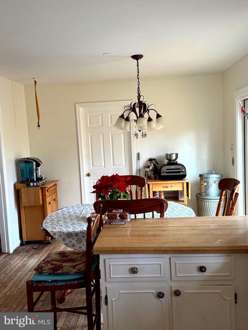 7633 Riverside Farm Rd Property Photo 5