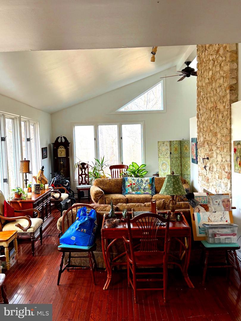 7633 Riverside Farm Rd Property Photo 9