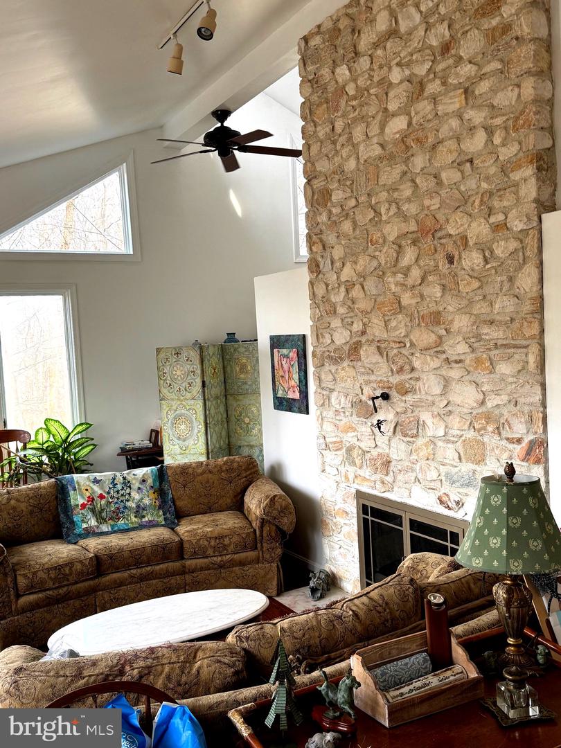 7633 Riverside Farm Rd Property Photo 11