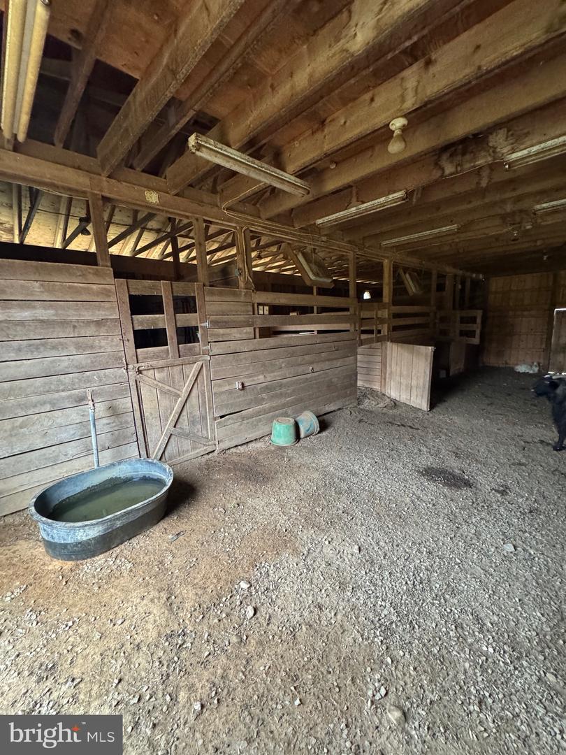 7633 Riverside Farm Rd Property Photo 14