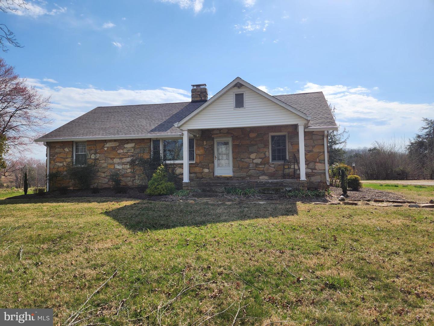 9527 Springs Rd Property Photo