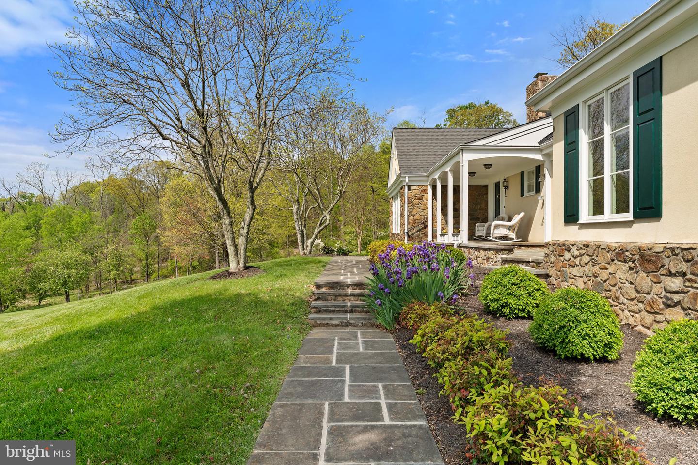 8300 Falcon Glen Rd Property Photo 3