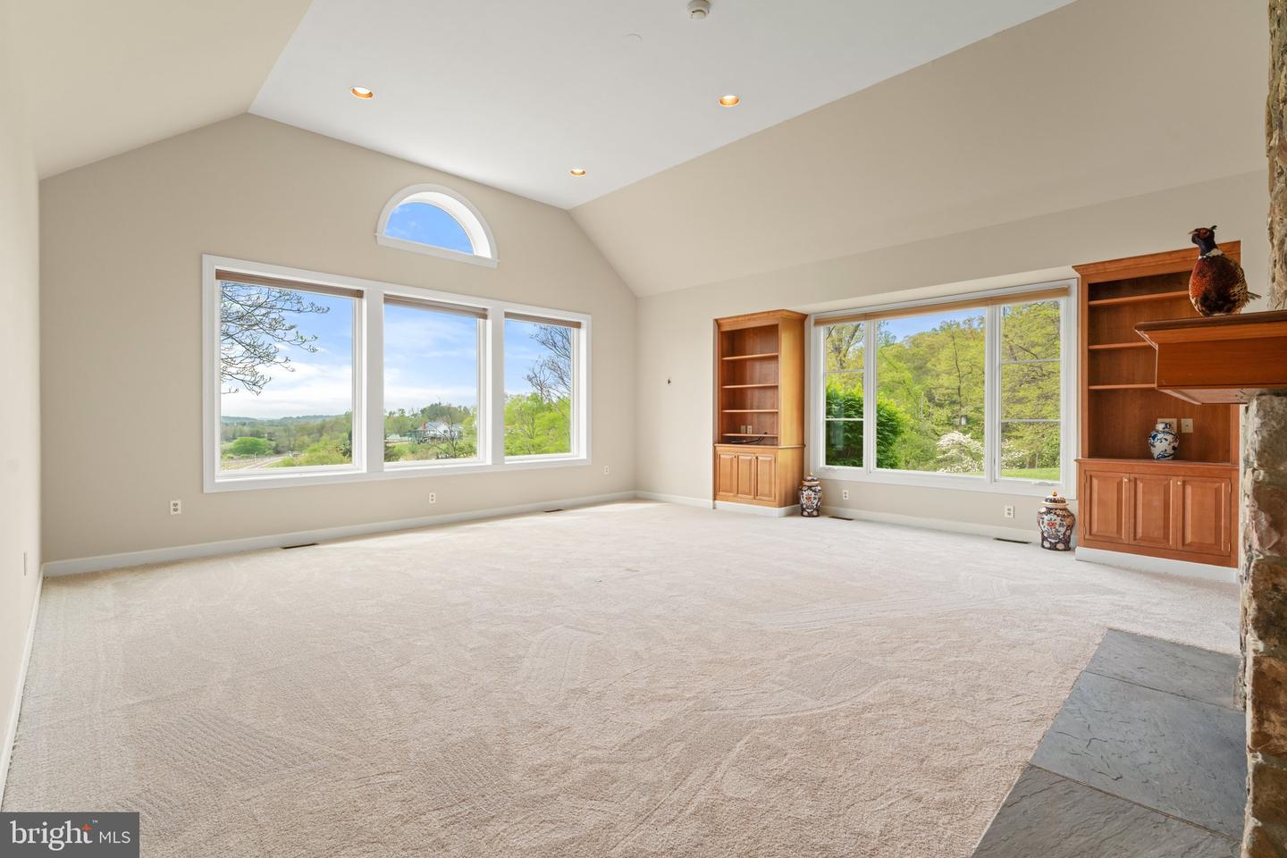 8300 Falcon Glen Rd Property Photo 10