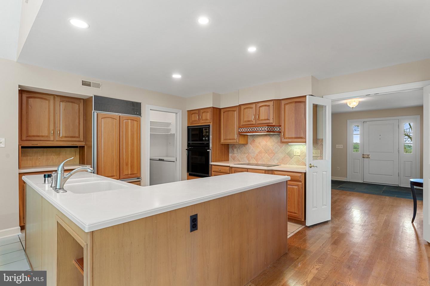 8300 Falcon Glen Rd Property Photo 20