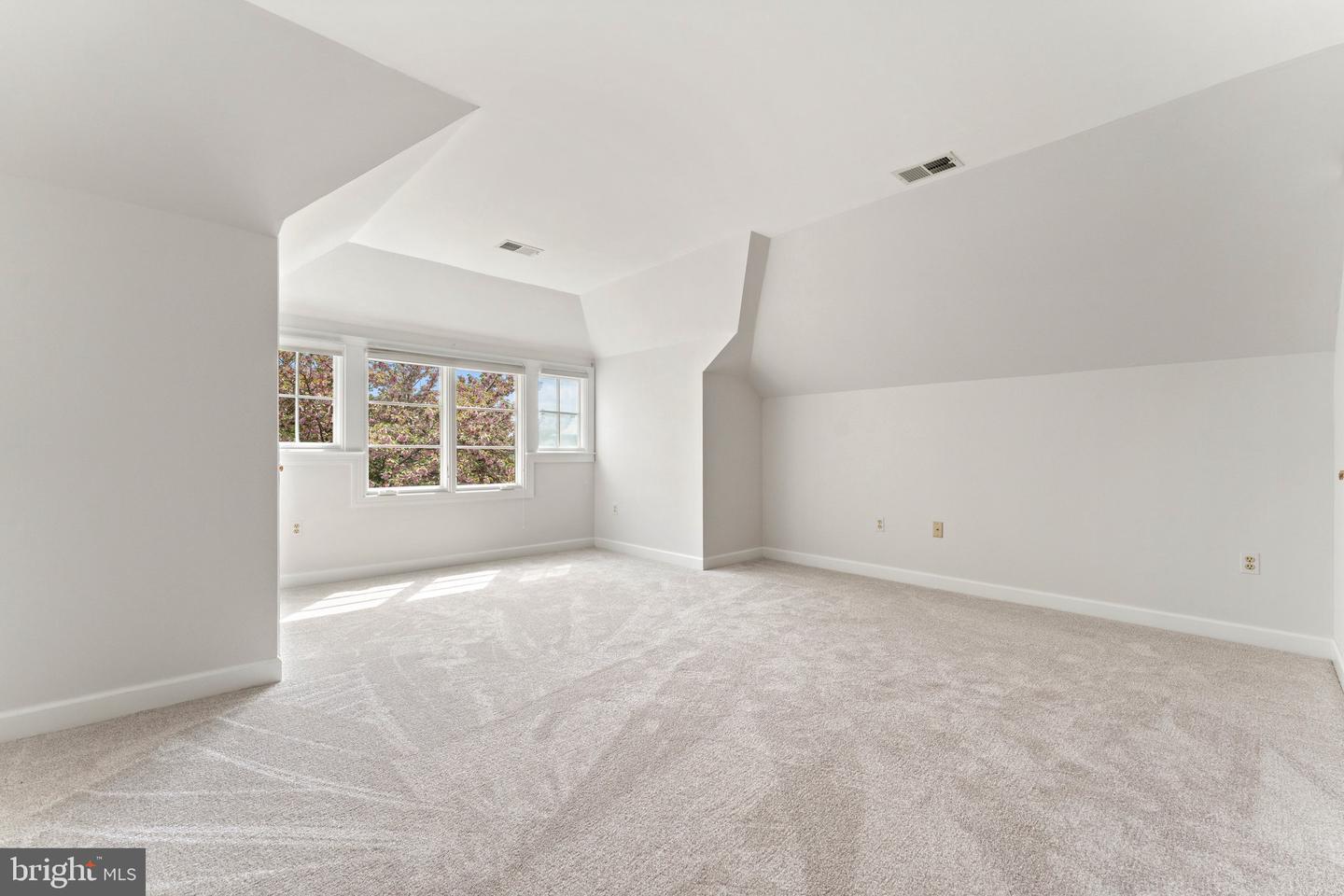 8300 Falcon Glen Rd Property Photo 56