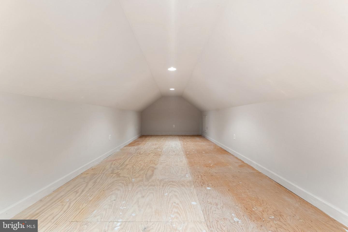 8300 Falcon Glen Rd Property Photo 66