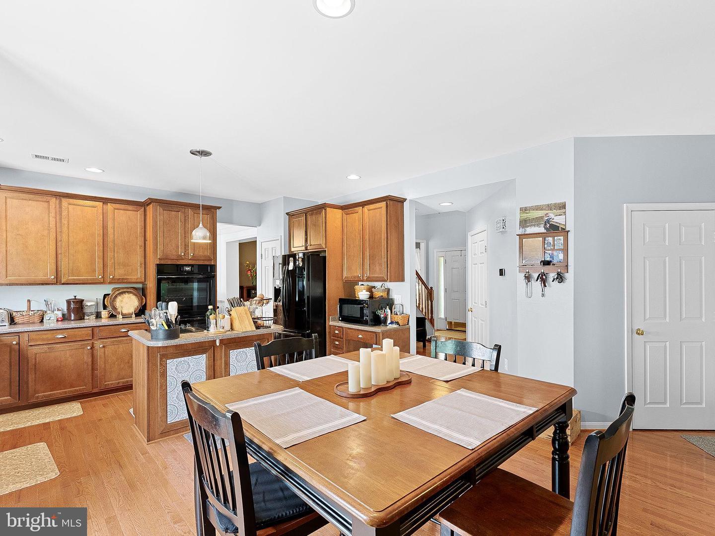 10799 Reynard Fox Ln Property Photo 3