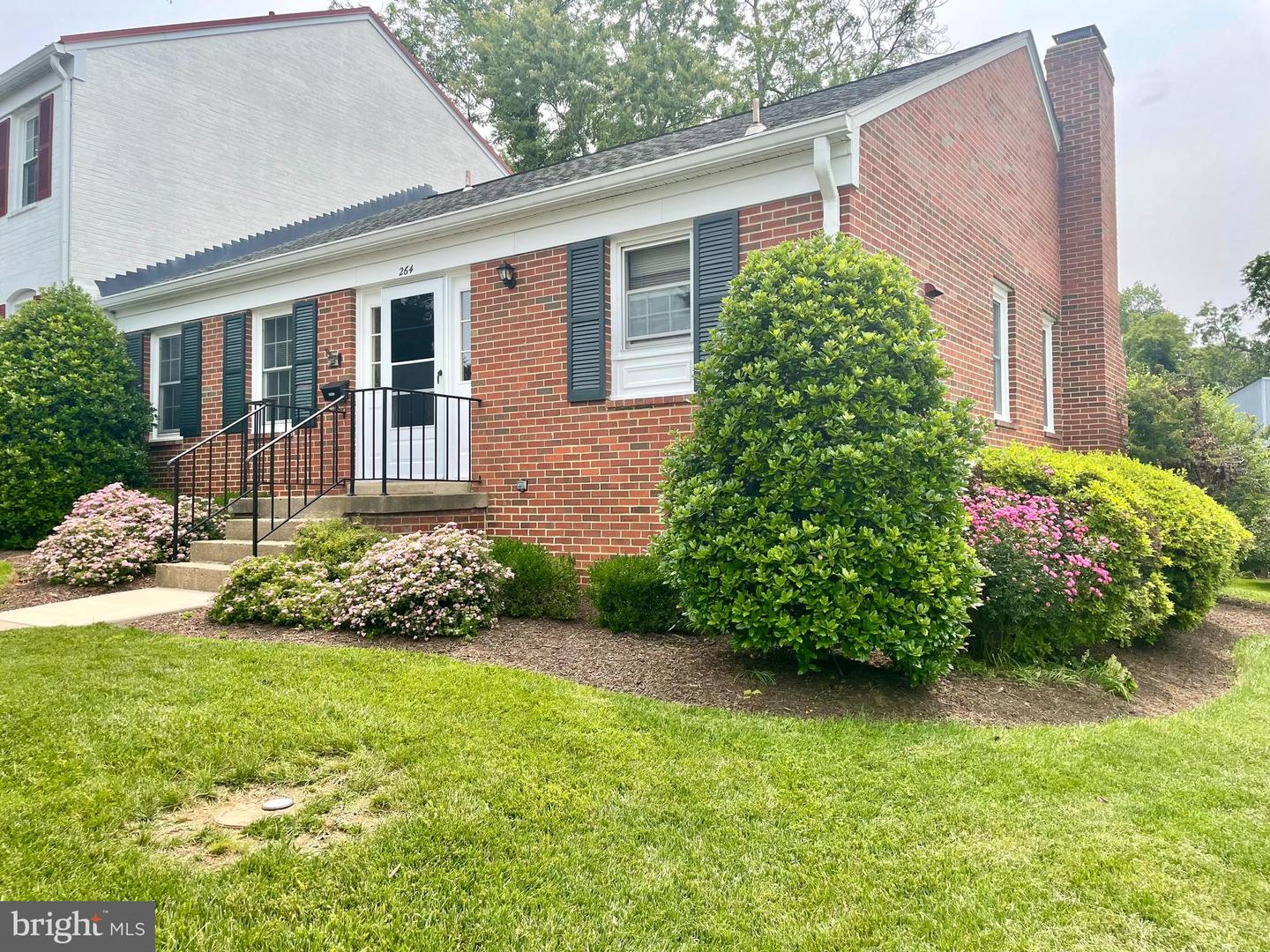 264 Fairfield Dr Property Photo 3