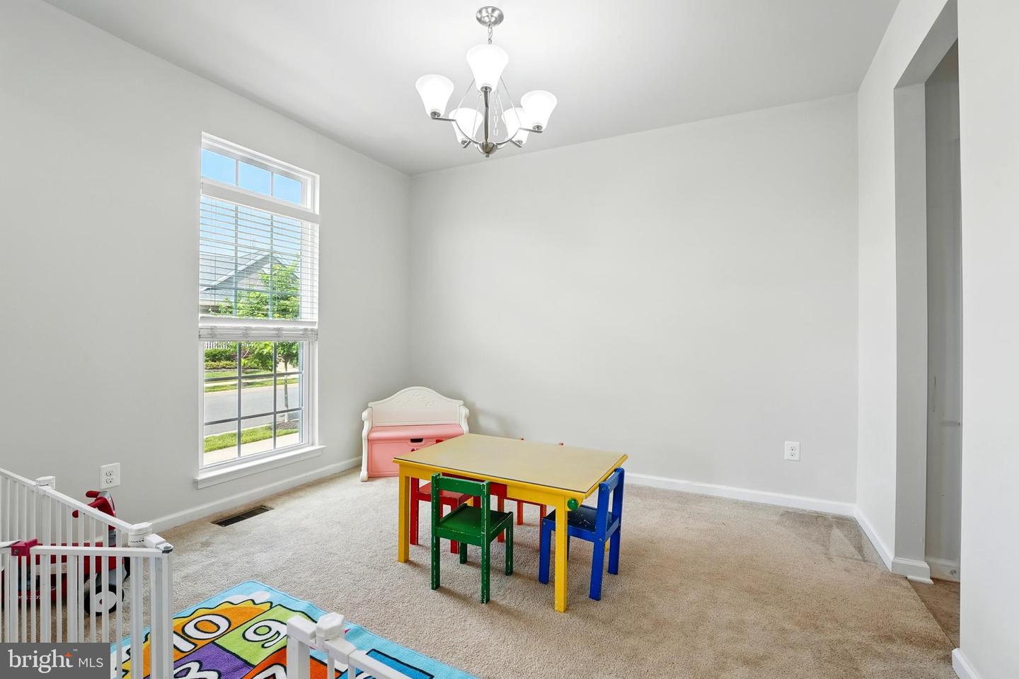 7602 Hancock St Property Photo 9