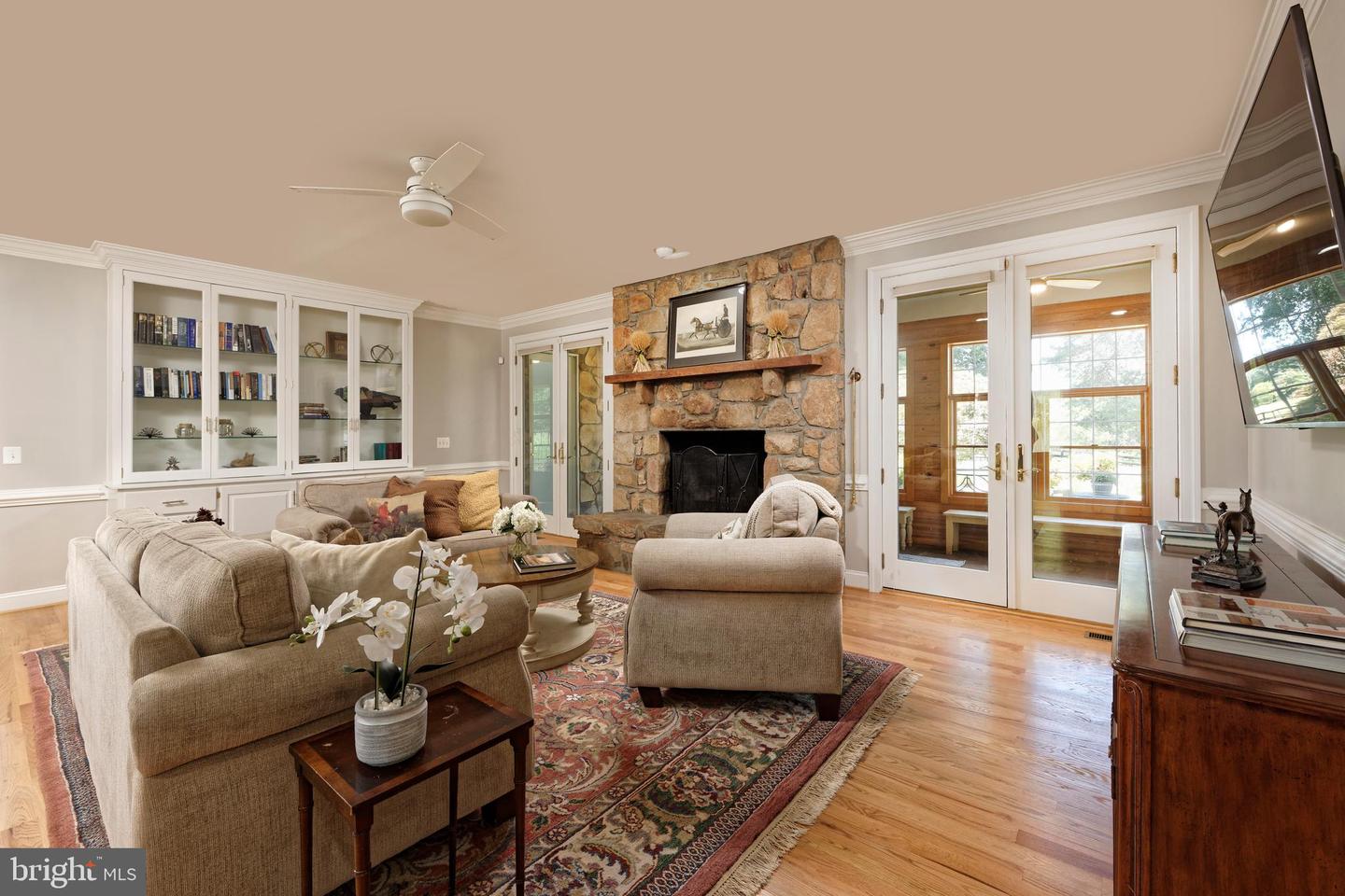 6951 Hilltop Ln Property Photo 10