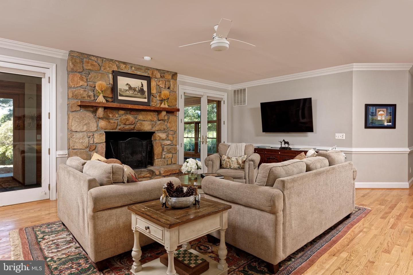 6951 Hilltop Ln Property Photo 11