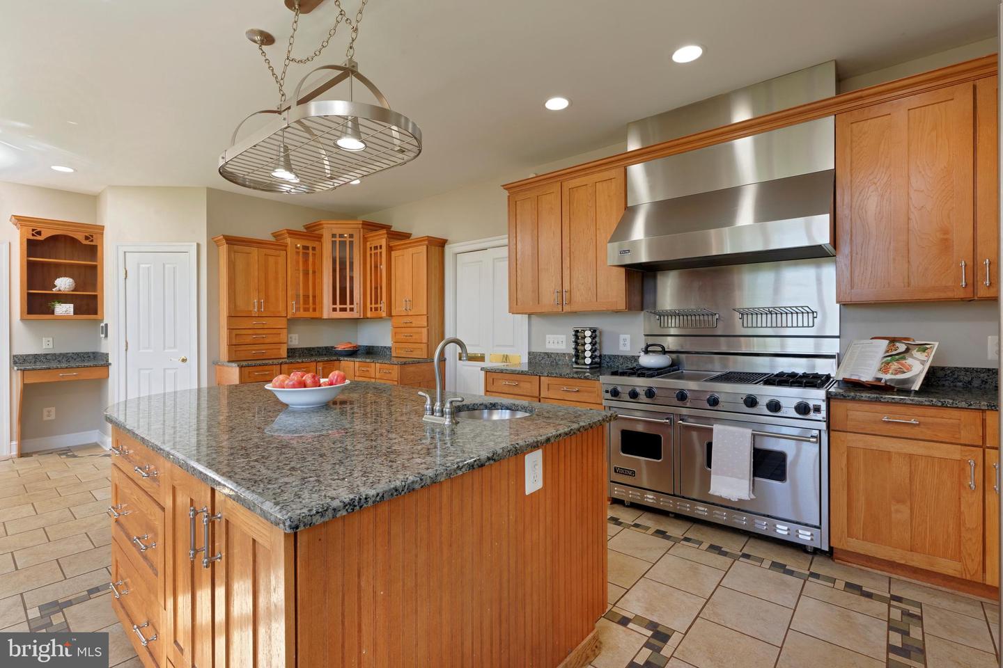 6951 Hilltop Ln Property Photo 17
