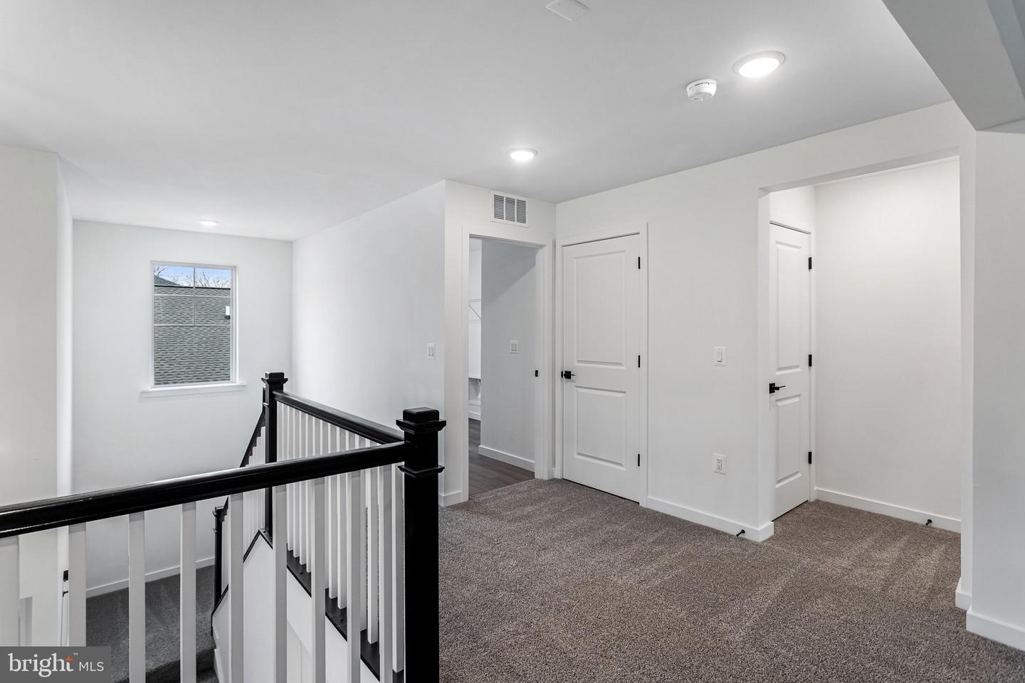 2083 Springvale Dr Property Photo 15