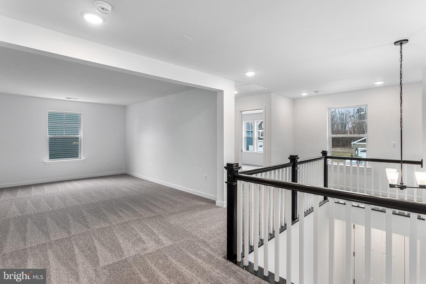 2083 Springvale Dr Property Photo 22