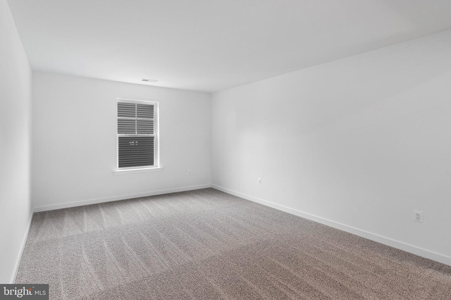 2083 Springvale Dr Property Photo 23