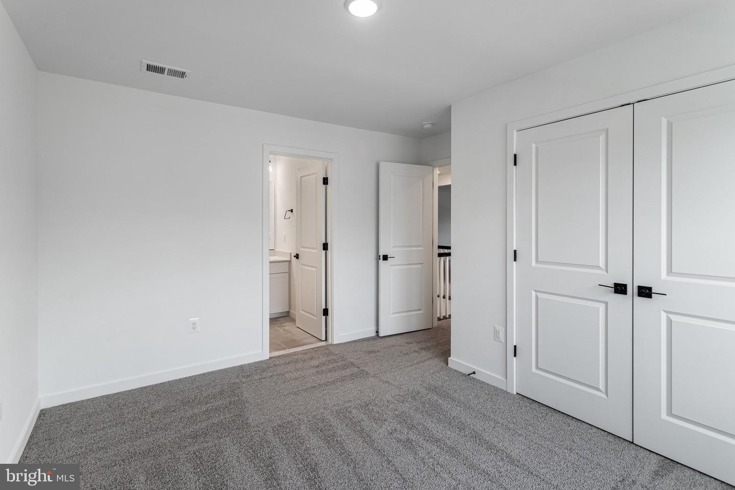 2083 Springvale Dr Property Photo 29