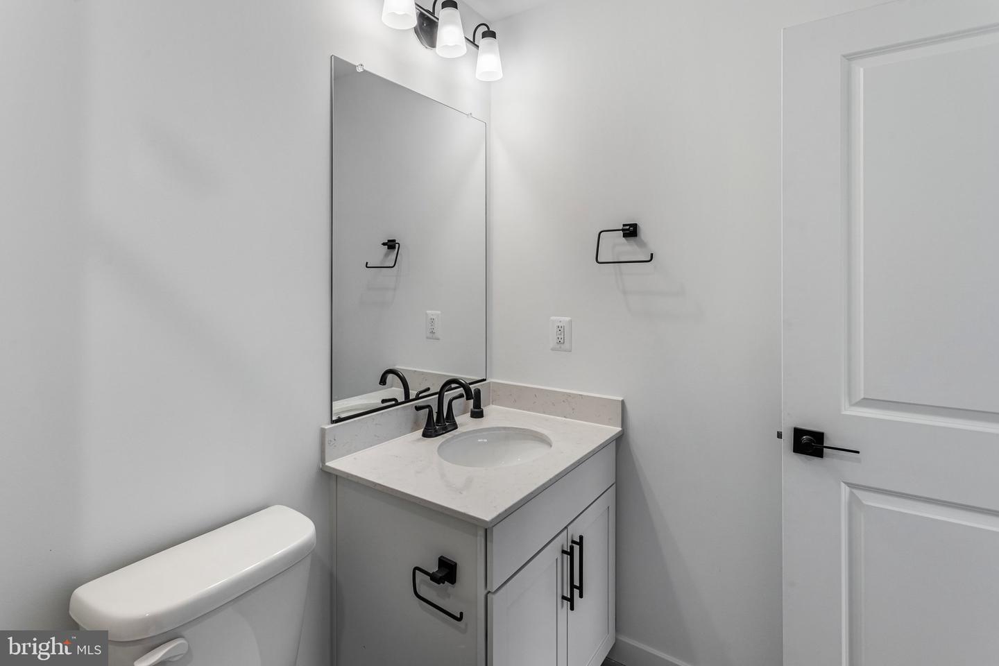 2083 Springvale Dr Property Photo 30