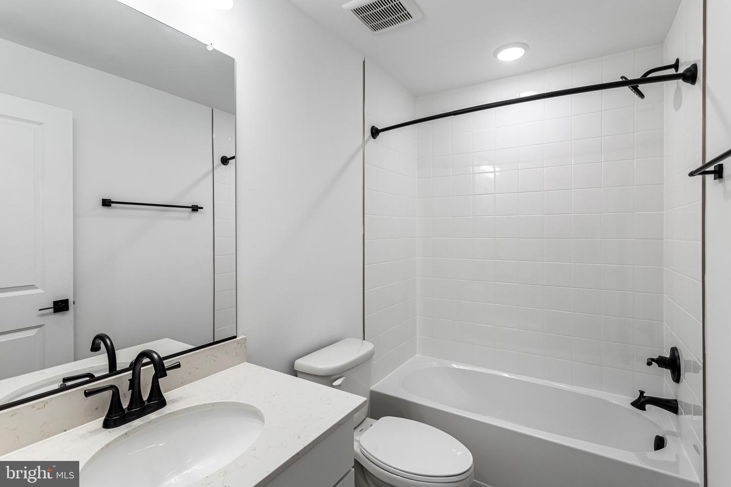2083 Springvale Dr Property Photo 33