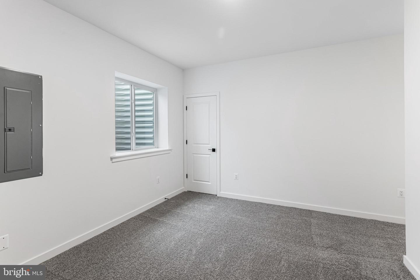 2083 Springvale Dr Property Photo 35