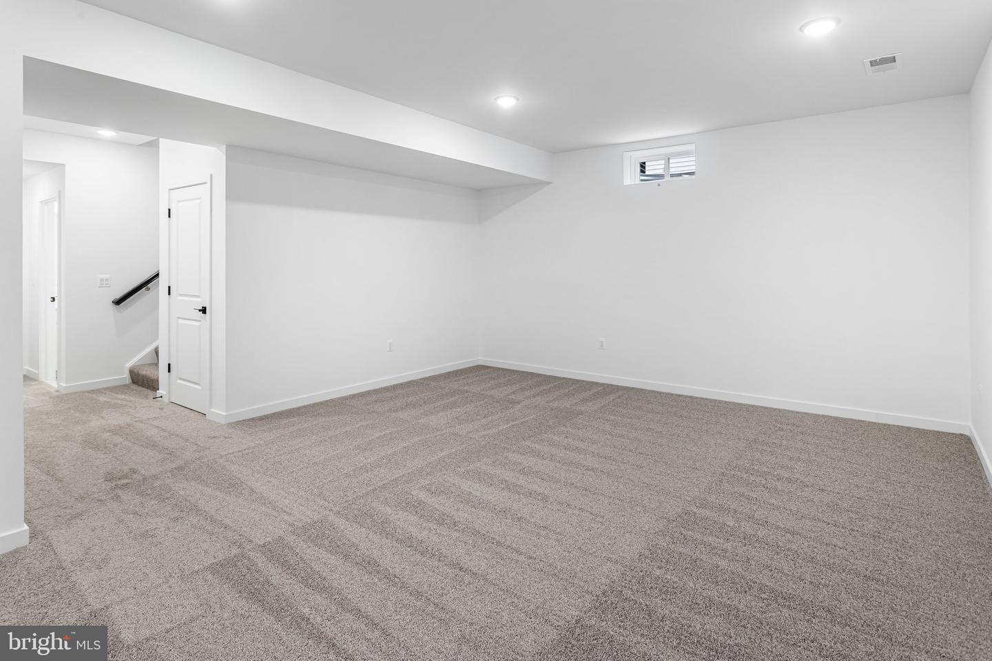2083 Springvale Dr Property Photo 37