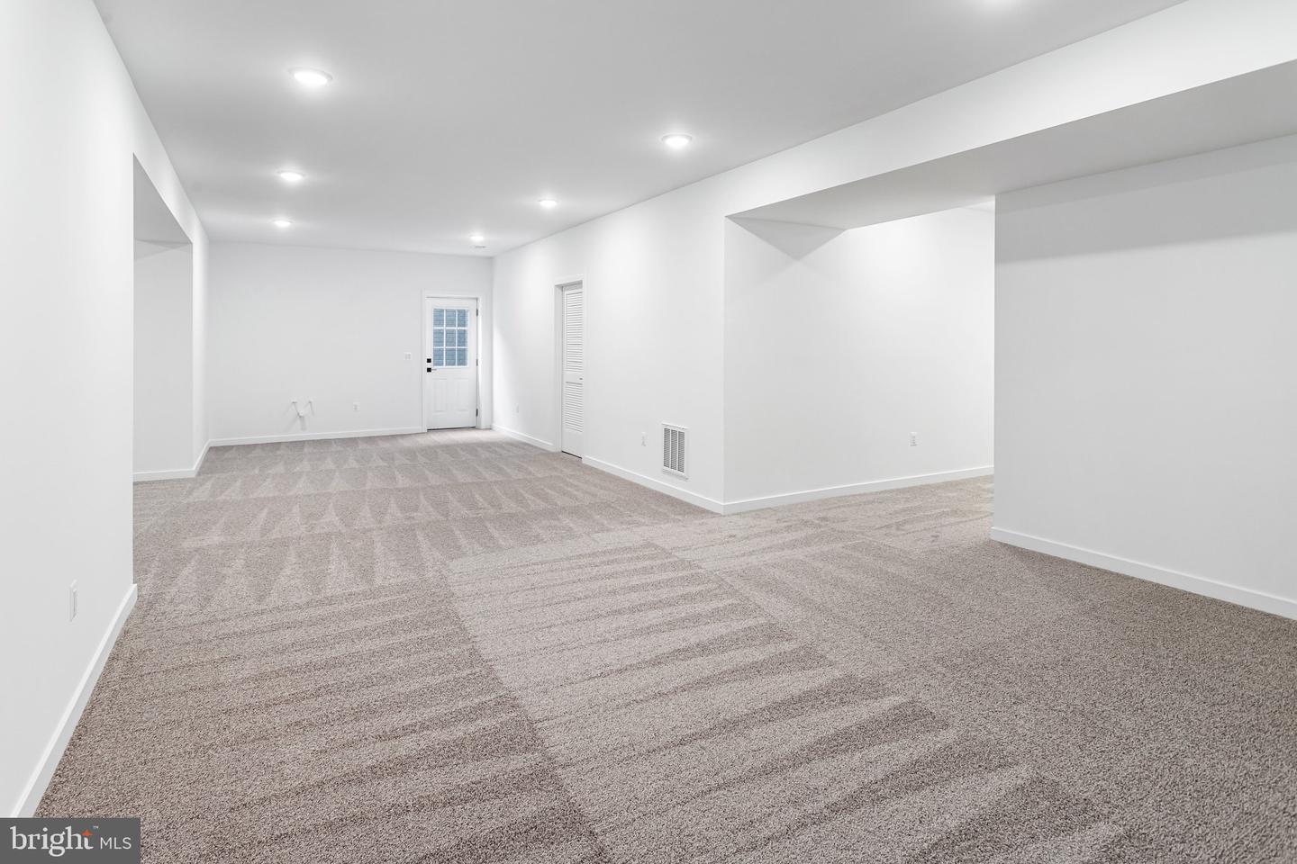 2083 Springvale Dr Property Photo 38