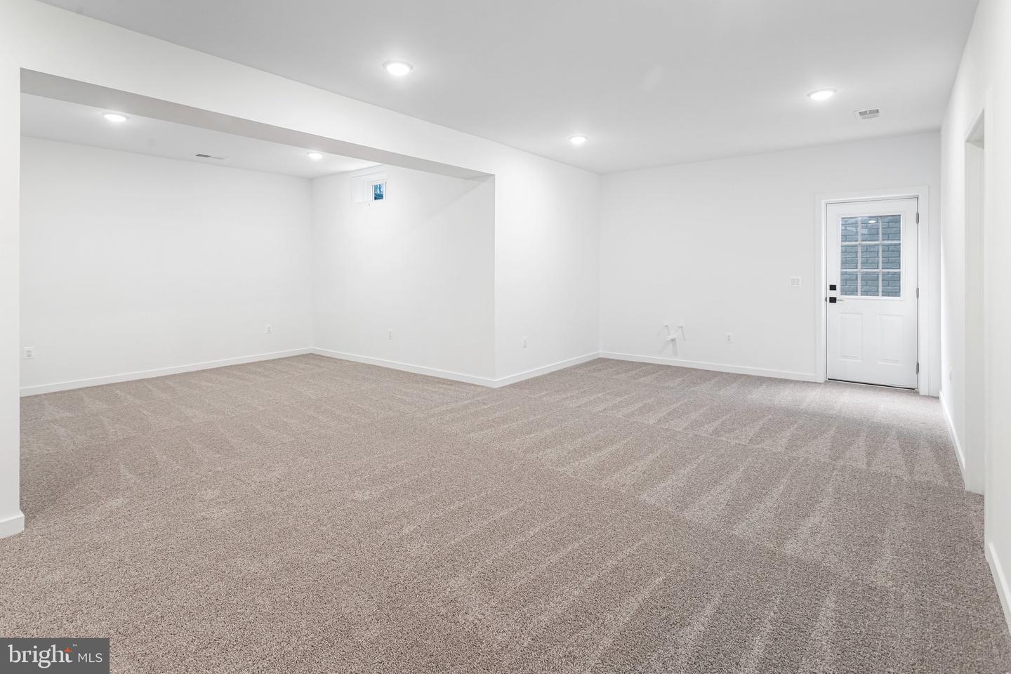 2083 Springvale Dr Property Photo 39