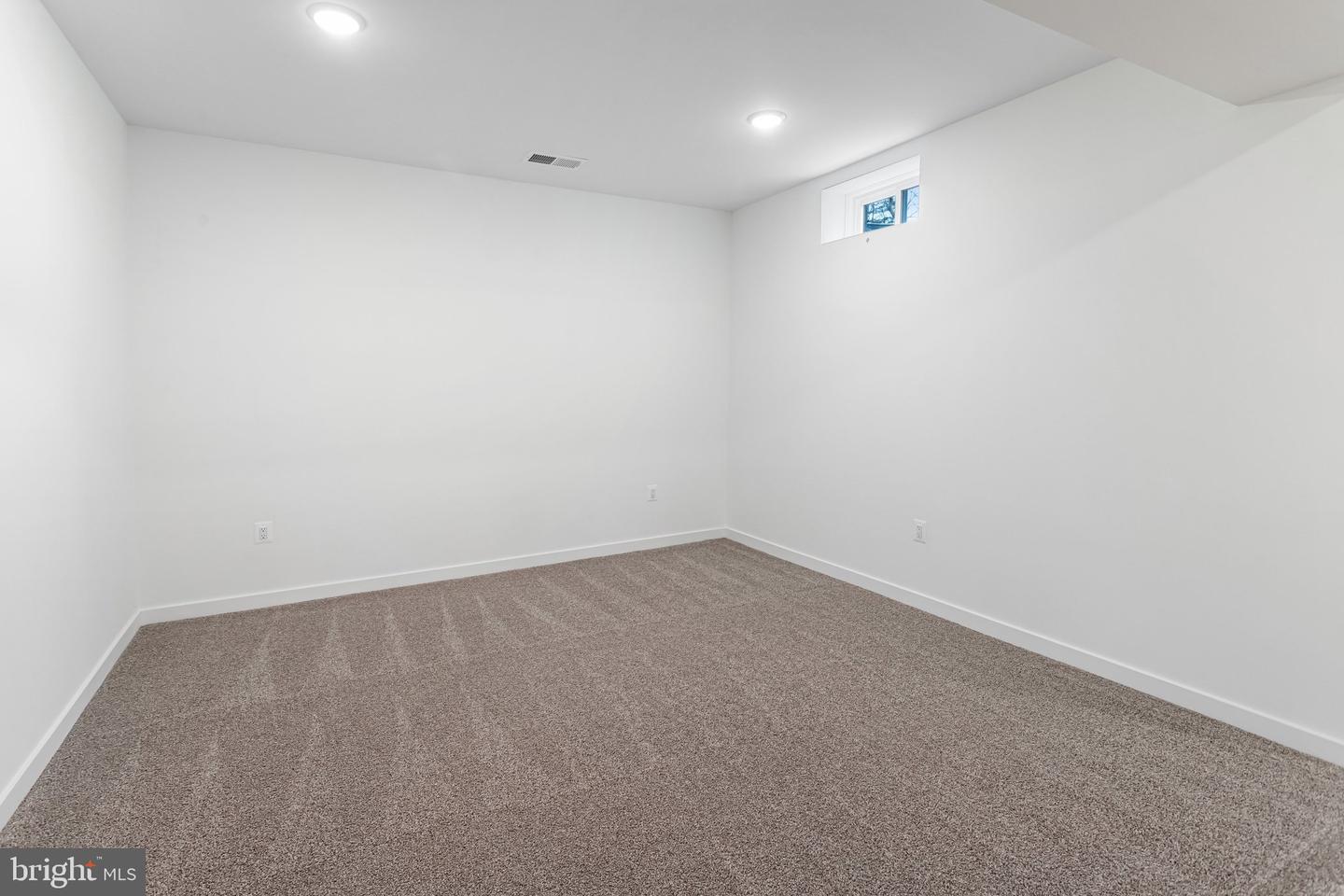 2083 Springvale Dr Property Photo 40