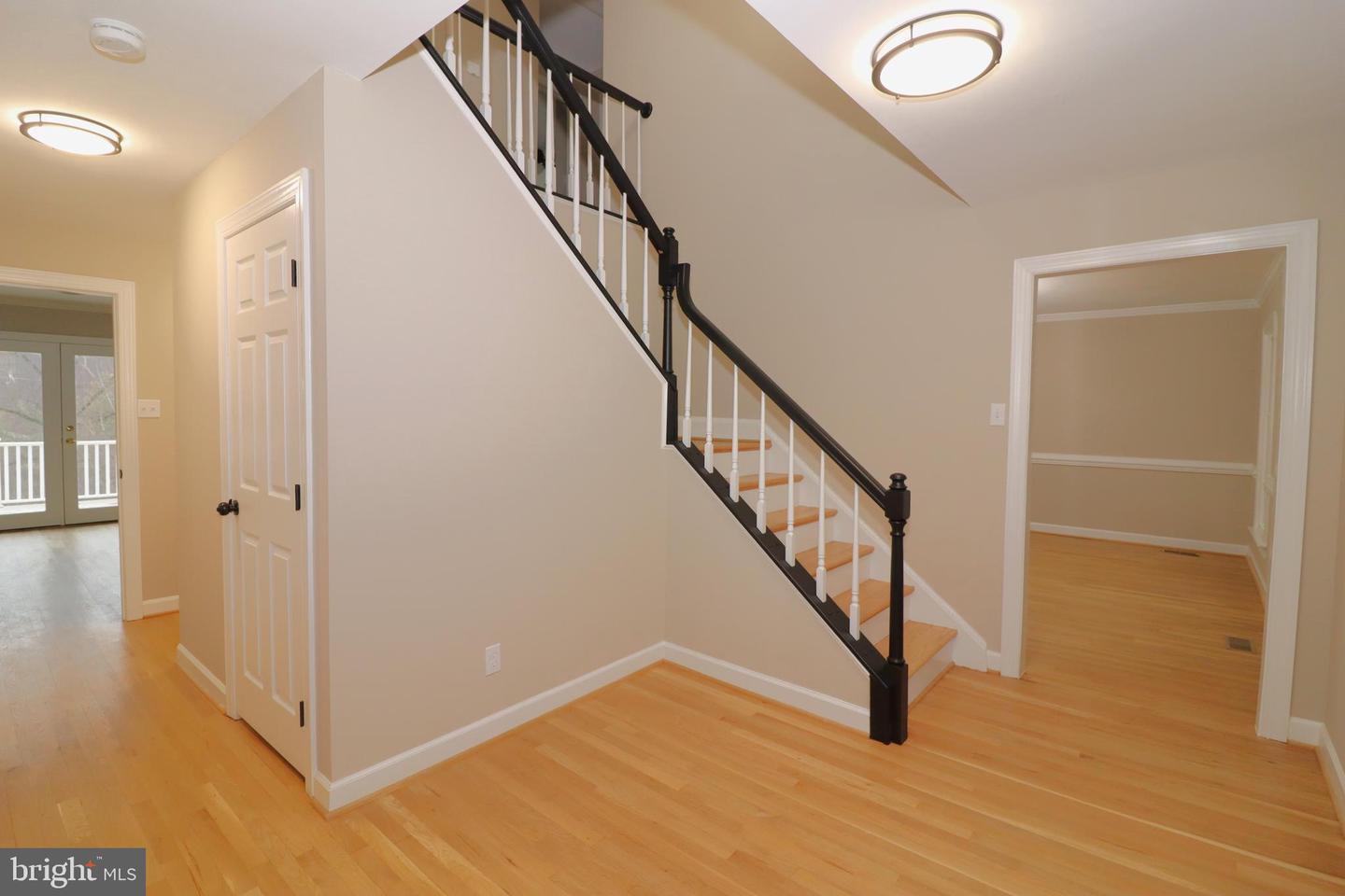 6885 Walnut Heights Dr Property Photo 5