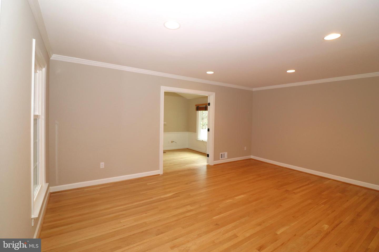 6885 Walnut Heights Dr Property Photo 6